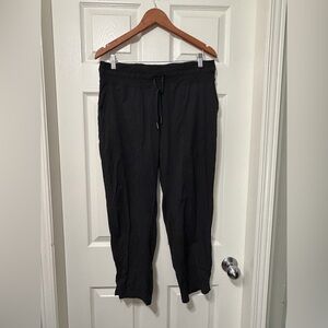 Lululemon athletica dance studio mid rise crops size 10 euc